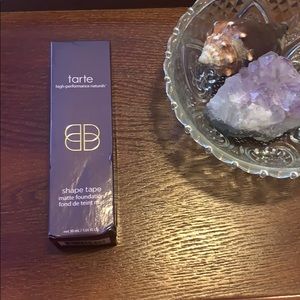 NEW Shape Tape Foundation
